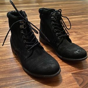 White Mountain ankle boots